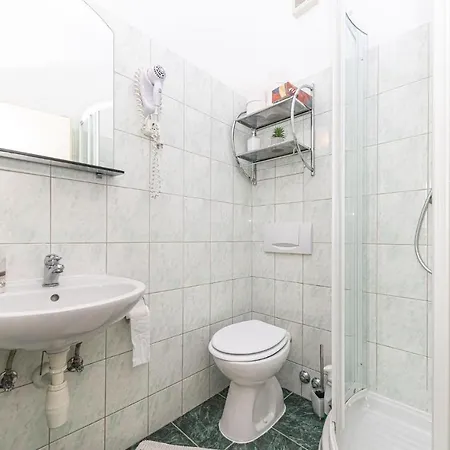 Amazing In Kastel Stafilic With Wifi Appartement *