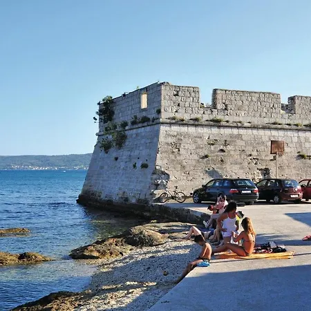 Appartement Amazing In Kastel Stafilic With Wifi